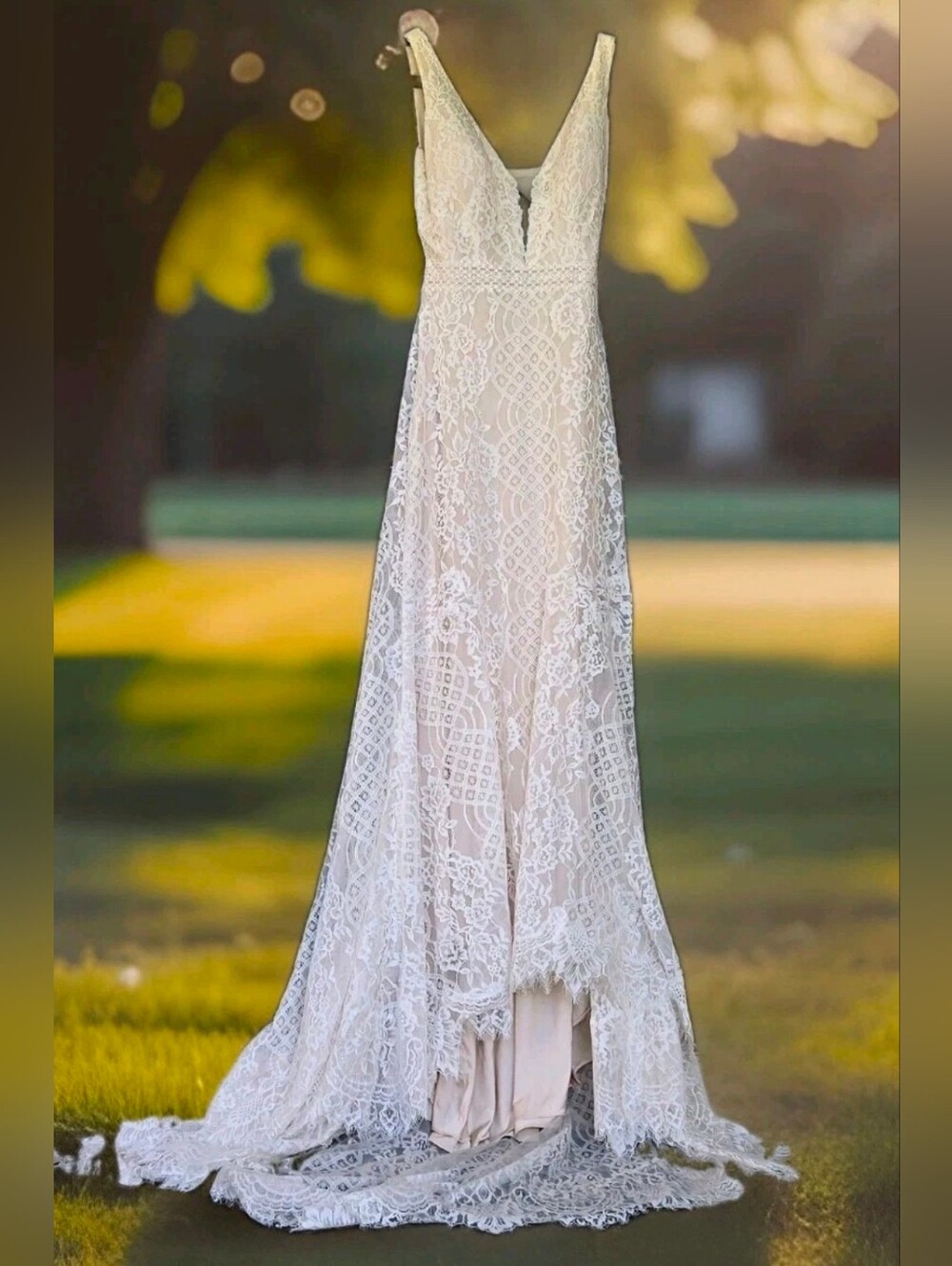 Allure Lace Applique Plunge Wedding Gown Fit & Flare Train Size 6 White & Champa